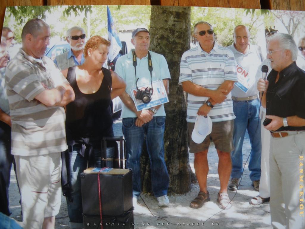 LA MARCHE DES HARKIS AOUT 2011 PIERRELATTE DE HERVE CUESTA  (34) HABIB,ZORHA,CUESTA,JULES ESTEVE,Mr le maire de donzere.JPG